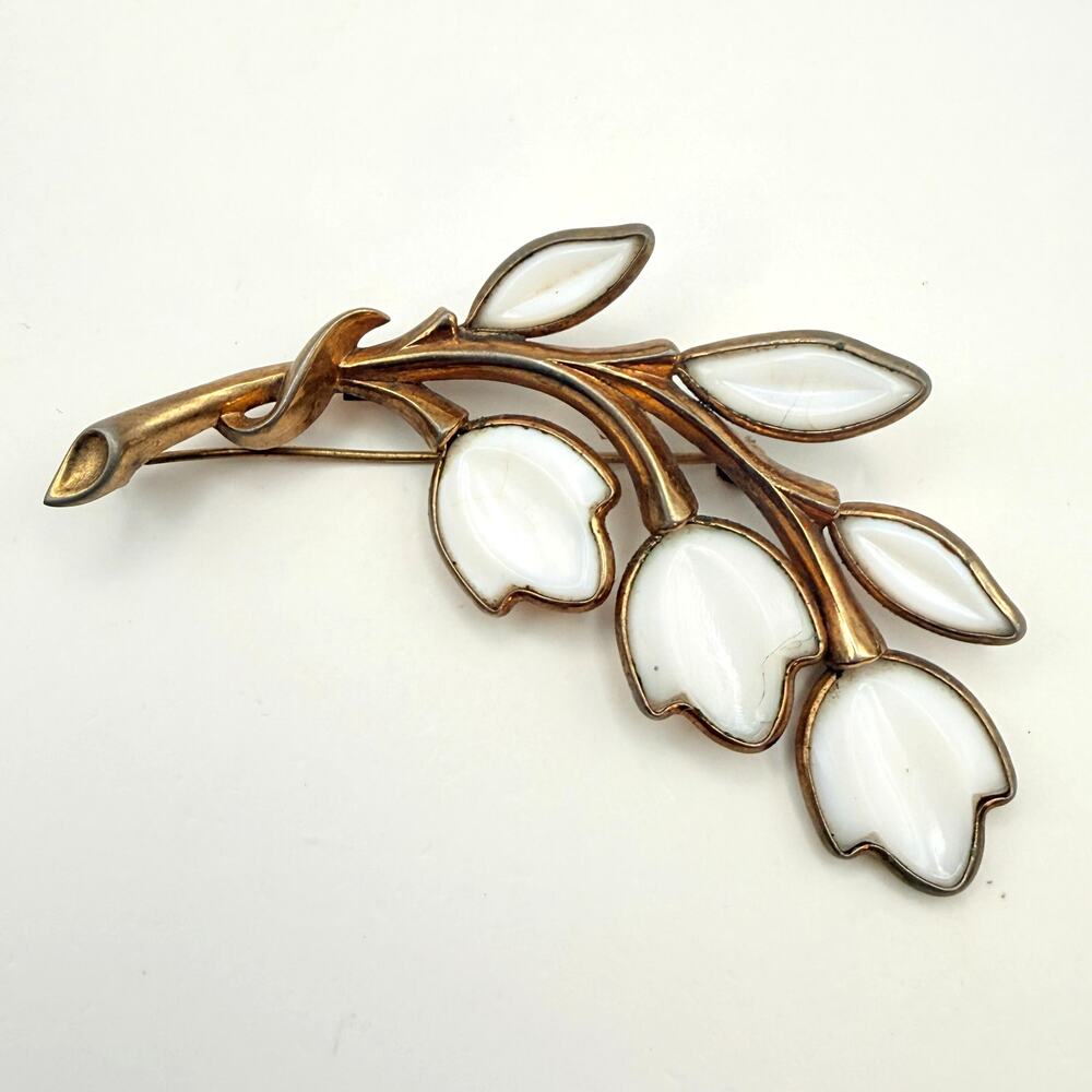Vintage MCM Trifari Molded White Milk Glass Flower Spray Brooch Pin Gold Tone